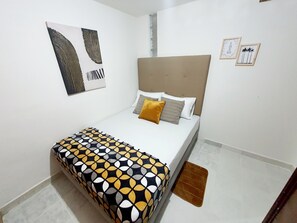 4 bedrooms, iron/ironing board, WiFi, bed sheets