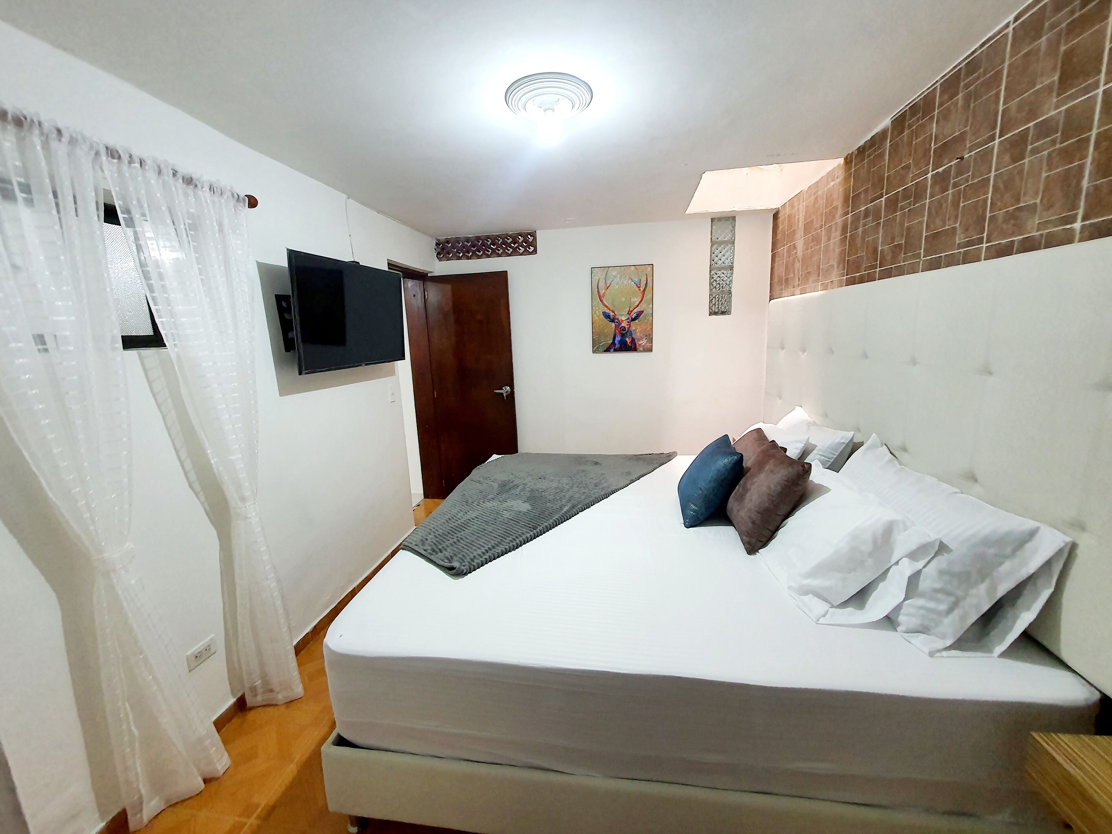 3 bedrooms, iron/ironing board, WiFi, bed sheets