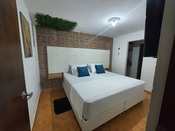 3 chambres, fer et planche à repasser, Wi-Fi, draps fournis