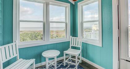 1-acre waterfront oasis with pool, hot tubs & sunrise/set views - dog-friendly