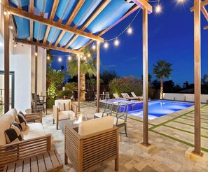 حمّام سباحة مُدفَّأ