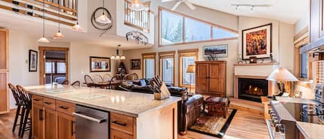 ثلاجة، ميكروويف، فرن، موقد طهي مسطح