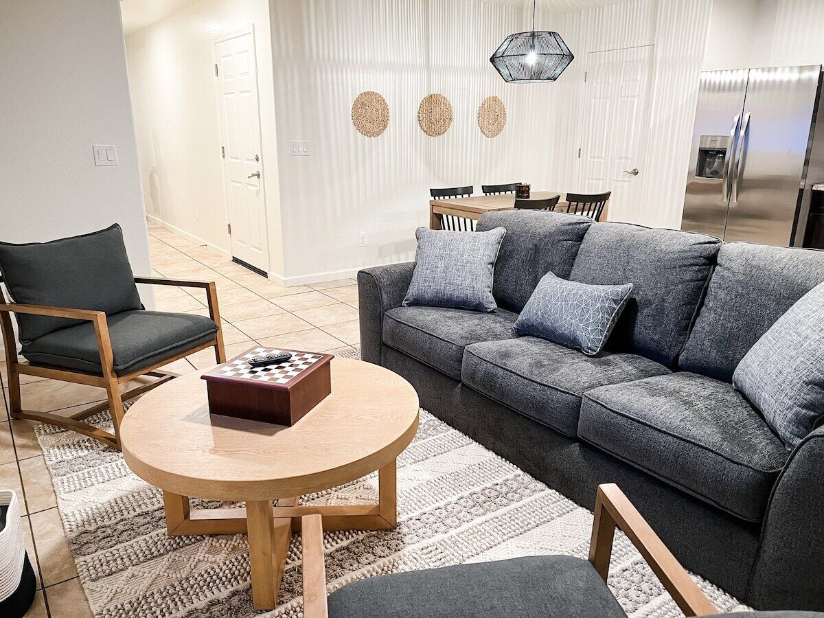 NEW cozy 3-bedroom townhouse in Prescott Valley (FREE COFFEE/FREE PARKING) in Prescott Valley, United States