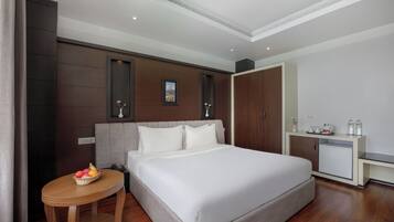 Premium bedding, pillowtop beds, minibar, in-room safe