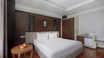 Deluxe Room | Premium bedding, pillowtop beds, minibar, in-room safe