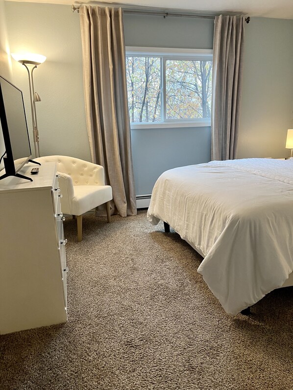 2 bedrooms, desk, iron/ironing board, WiFi - 907stay - Alaskan Suite (Anchorage)