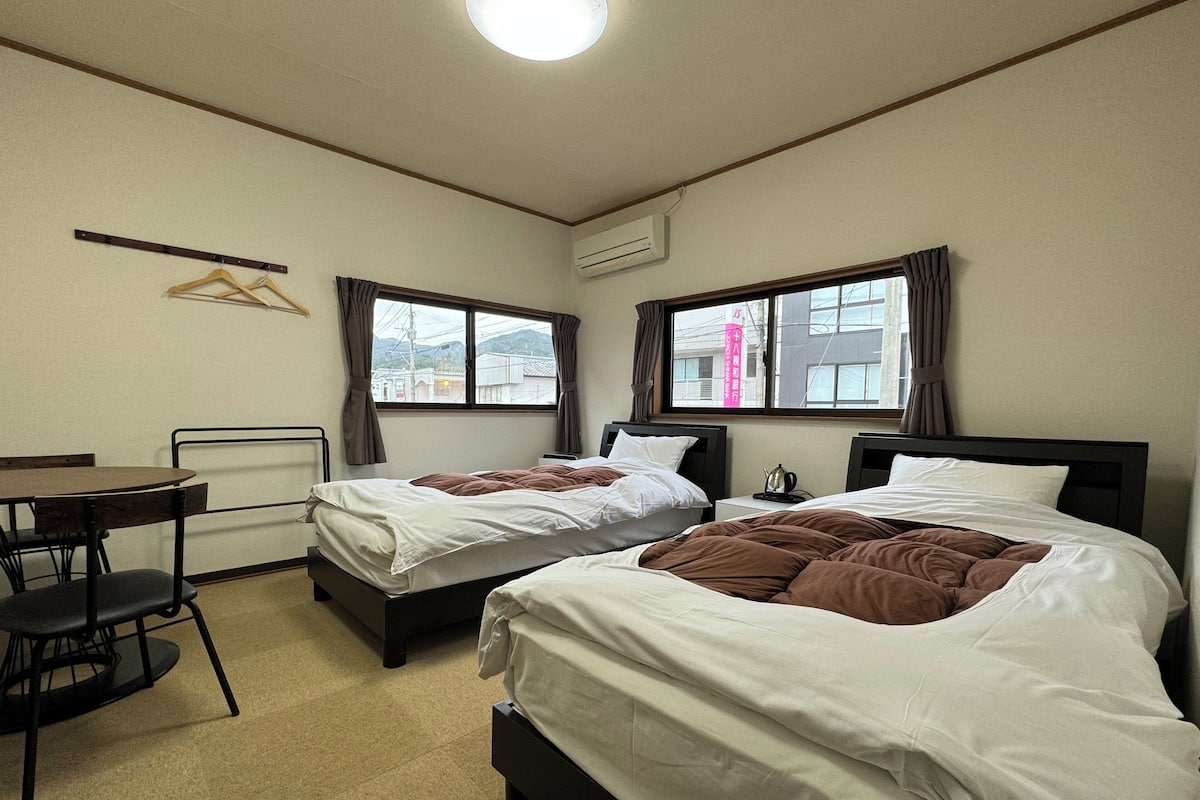 Twin Room, 2 Single Beds, Non Smoking | Free WiFi