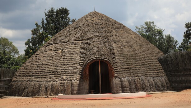 A traditional thatched hut with a central doorway and a small porch area. - Nice Rooms, Unbeatable Prices (Ruhengeri)