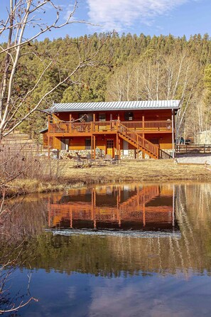 Exterior - 3 Cabins, 2 Acres, Private Pond, Walk to Restaurants, 4 Separate Sleeping Units (Greer)