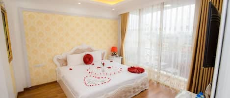 Deluxe Double or Twin Room, Balcony | Premium bedding, minibar, in-room safe, soundproofing