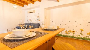 Dining - PATIO ANDALUZ APARTMENT IN SEVILLE ⭐⭐⭐⭐ (Sevilla)