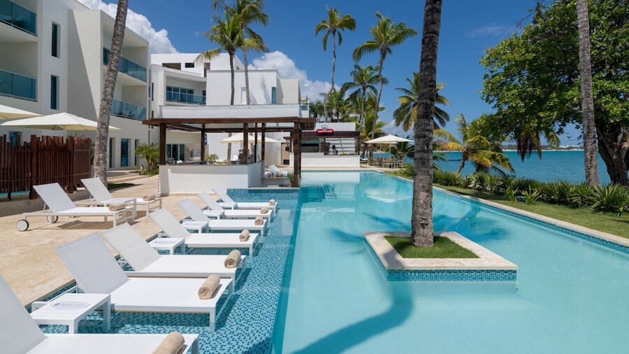 Outstanding 1 Bedroom Apartment Pool View A