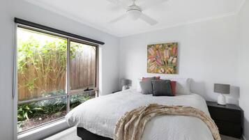 3 bedrooms, iron/ironing board, free WiFi, bed sheets