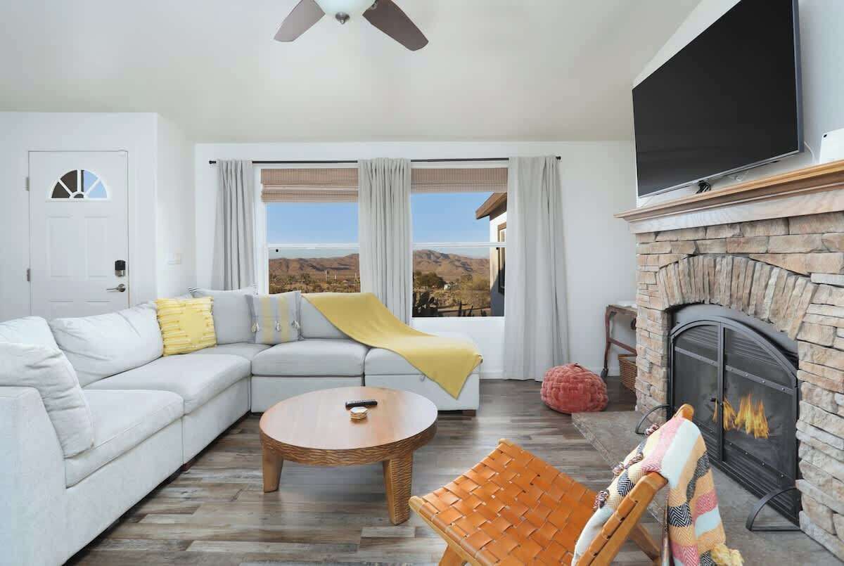TV, fireplace, offices