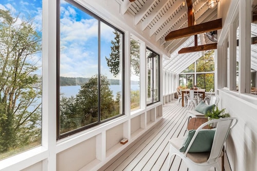 The BayView Rendezvous - w/ Beach Access & Kayaks
