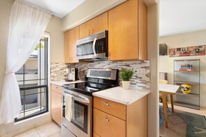 Fridge, microwave, oven, stovetop - Heated Pool Year Round | Biltmore Gem | Golf/Walk (Phoenix)