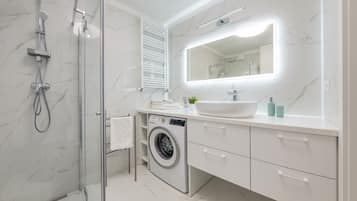 Apartment (15 D) | Badezimmer