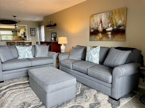 テレビ、DVD プレーヤー