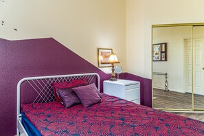 2 bedrooms, desk, iron/ironing board, free WiFi