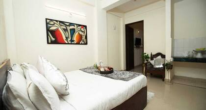 Lovely 1 Bedroom serviced Apartment with covered parking