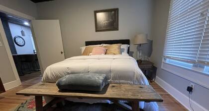 Herstory Home- Cottage BnB