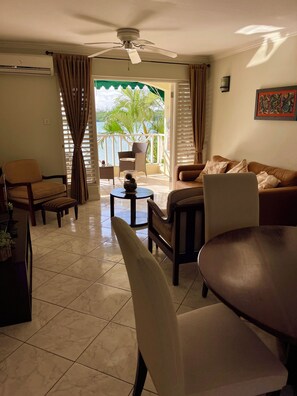 Apartament Deluxe | Sala d'estar | Televisor de pantalla plana, Netflix i serveis de streaming 