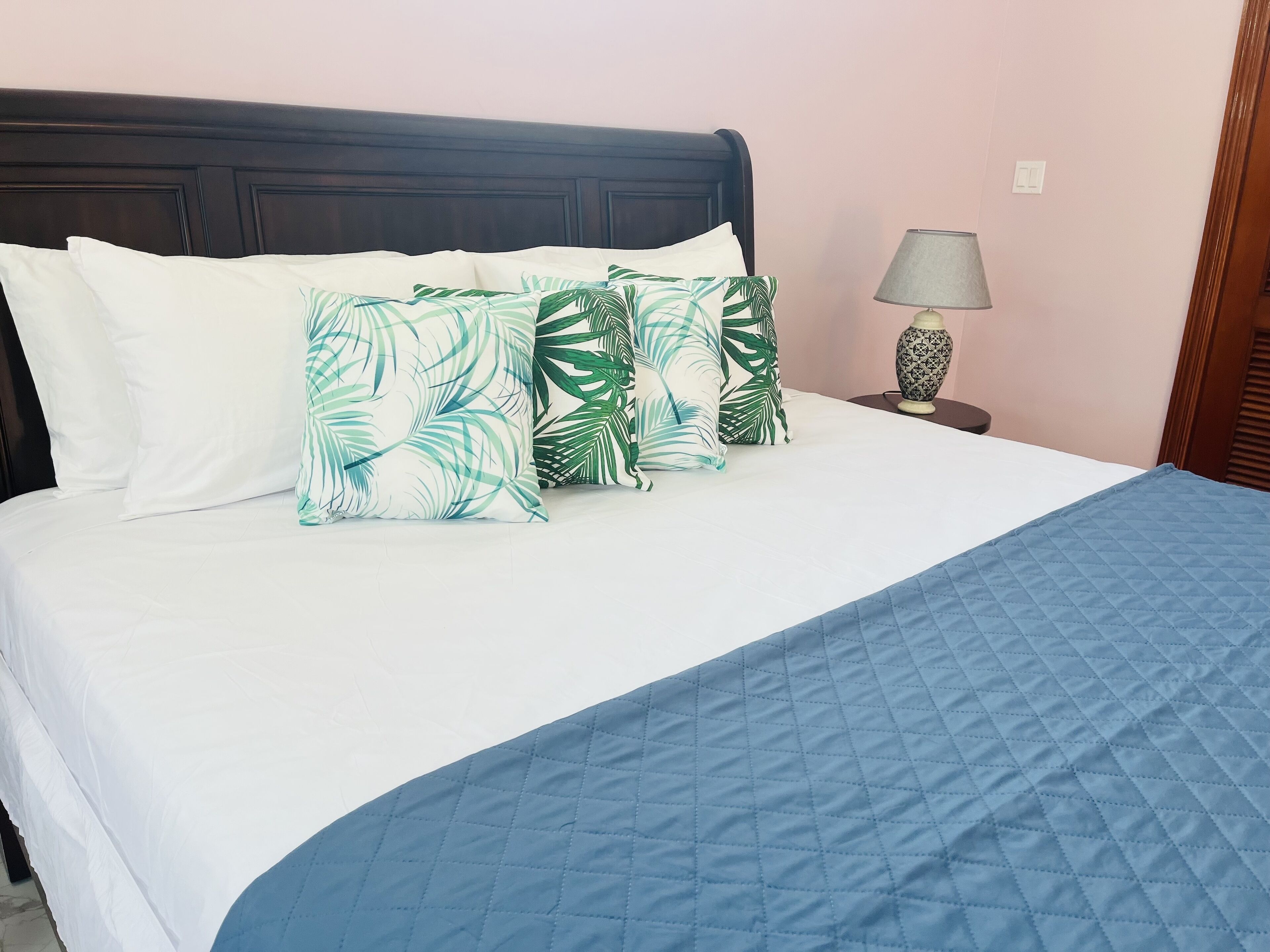 Premium bedding, soundproofing, iron/ironing board, free WiFi
