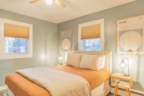 2 makuuhuonetta, työpöytä, silitysrauta/-lauta, ilmainen Wi-Fi