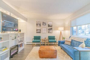 Älytelevisio, takka, pöytäjalkapallopöytä