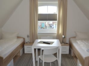 2 slaapkamers, reisbedje, gratis wifi, beddengoed