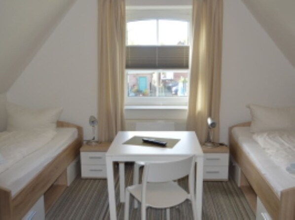 2 Schlafzimmer, Reisekinderbett, kostenloses WLAN, Bettwäsche