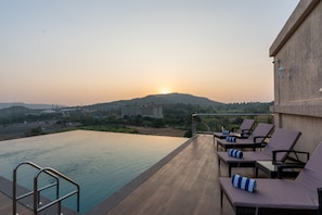Outdoor pool - Mastiff Grand The Sia Palace Suites & Banquets, Khopoli (Nr. Imagica) (Khalapur)