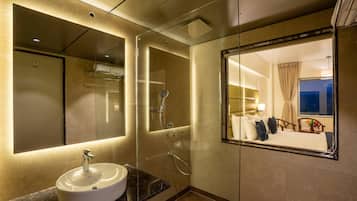 Deluxe Double Room | Bathroom | Shower, free toiletries, hair dryer, slippers