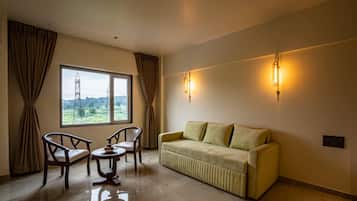 Studio Suite Grand | Area keluarga | Smart TV 45-inci dengan saluran TV satelit dan TV