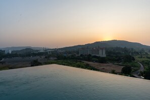 Outdoor pool - Mastiff Grand The Sia Palace Suites & Banquets, Khopoli (Nr. Imagica) (Khalapur)