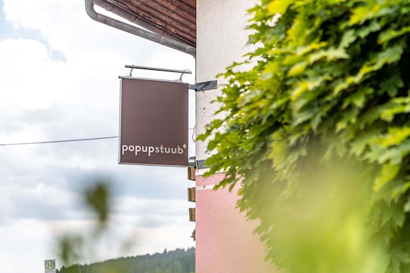 Front of property - pop-up stuub bierhäusle feldberg (Feldberg)