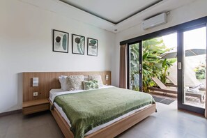 2 bedrooms, desk, free WiFi, bed sheets - Villa Paddies - Charming 2 BR Canggu with Aircon Living High Speed Wi-Fi (Canggu)