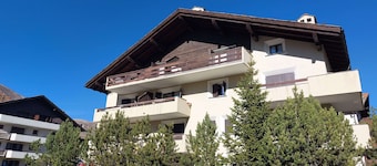 Die Ferienwohnung "Ste" befindet sich am Dorfrand von Celerina.