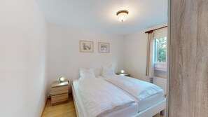 2 bedrooms, iron/ironing board, free WiFi, bed sheets