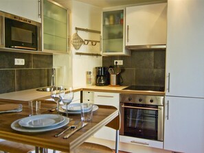 Refrigerador, horno, placa de cocina, lavavajillas