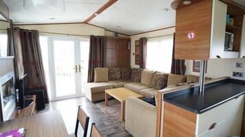 Chalet | Private kitchen | Fridge, microwave, oven, stovetop