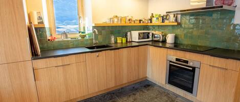 Réfrigérateur, micro-ondes, four, lave-vaisselle