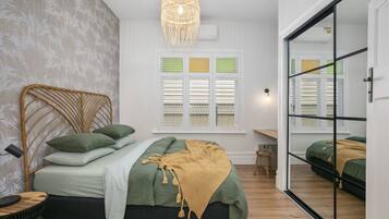 4 bedrooms, desk, iron/ironing board, travel cot