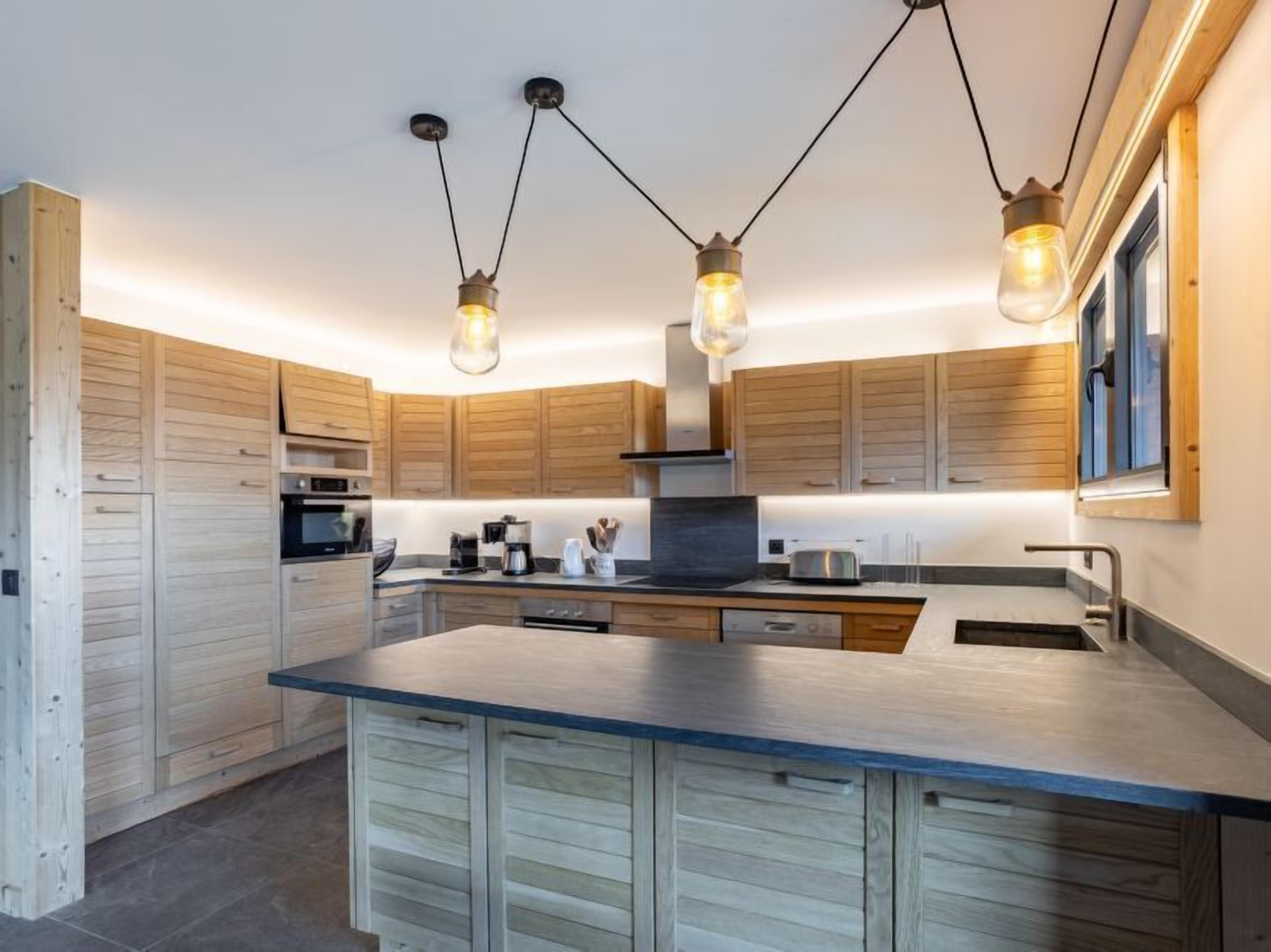 Réfrigérateur, four, lave-vaisselle