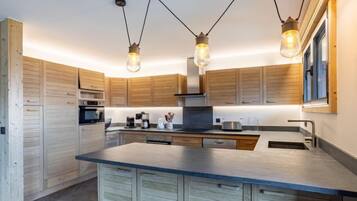 Réfrigérateur, four, lave-vaisselle