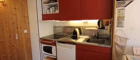 Réfrigérateur, micro-ondes, four, grille-pain