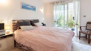 6 bedrooms, iron/ironing board, WiFi