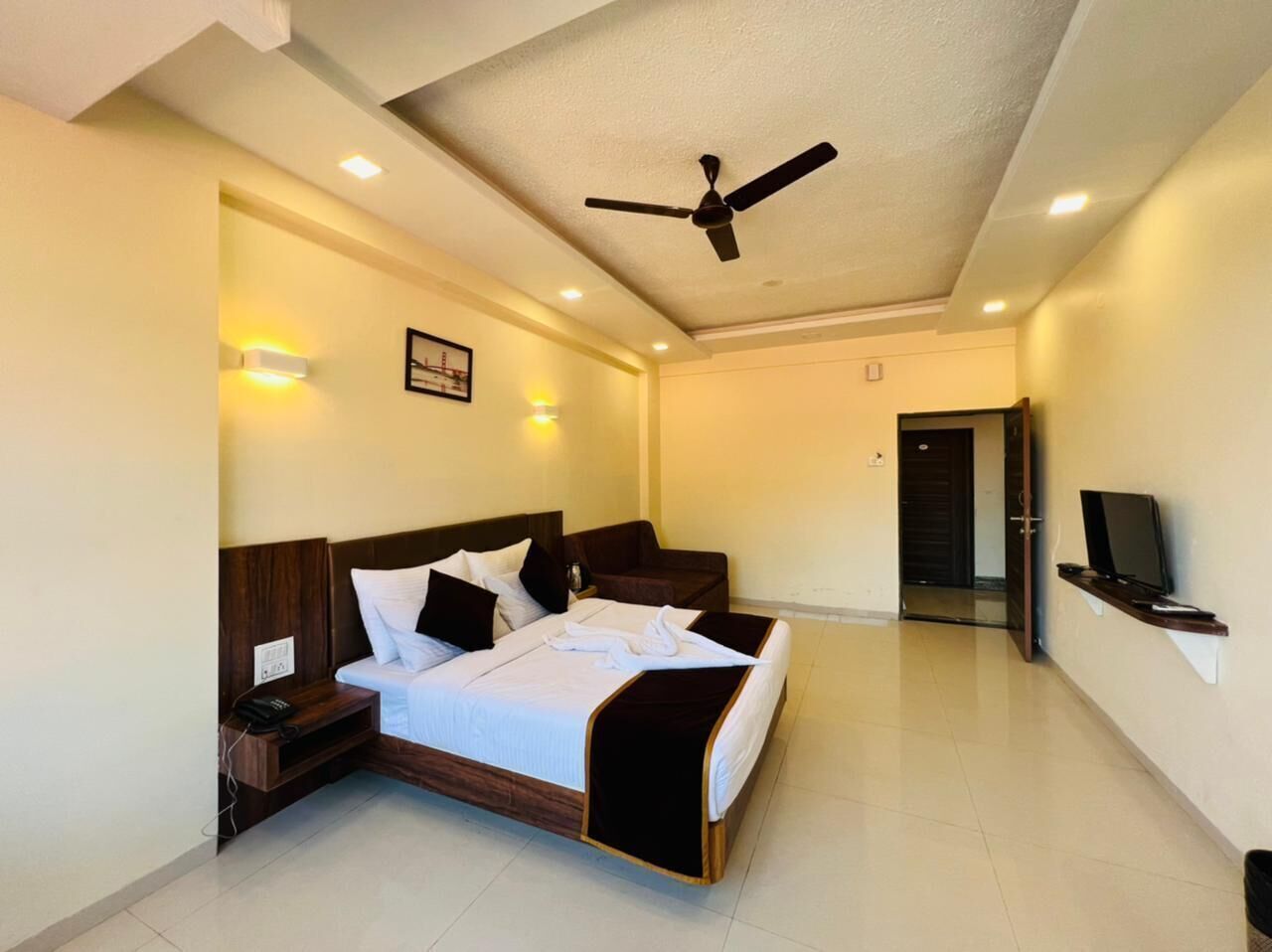 Free WiFi, bed sheets