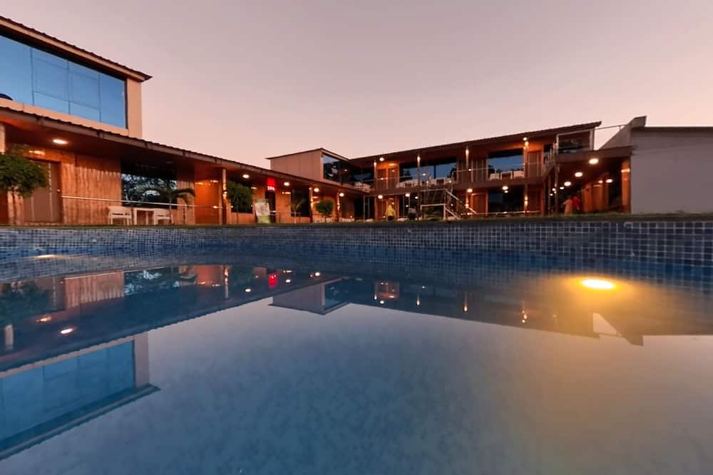 Arya Resort & Spa