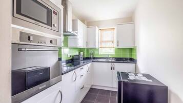 Réfrigérateur, four, grille-pain